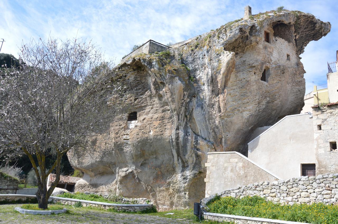 B&B Domus De Janas Sedini Exterior photo